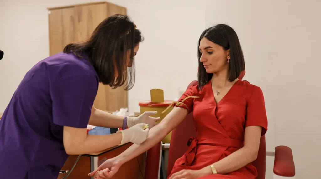 Understanding Preeclampsia: Risks, Signs, and Complications 3 blood tests
