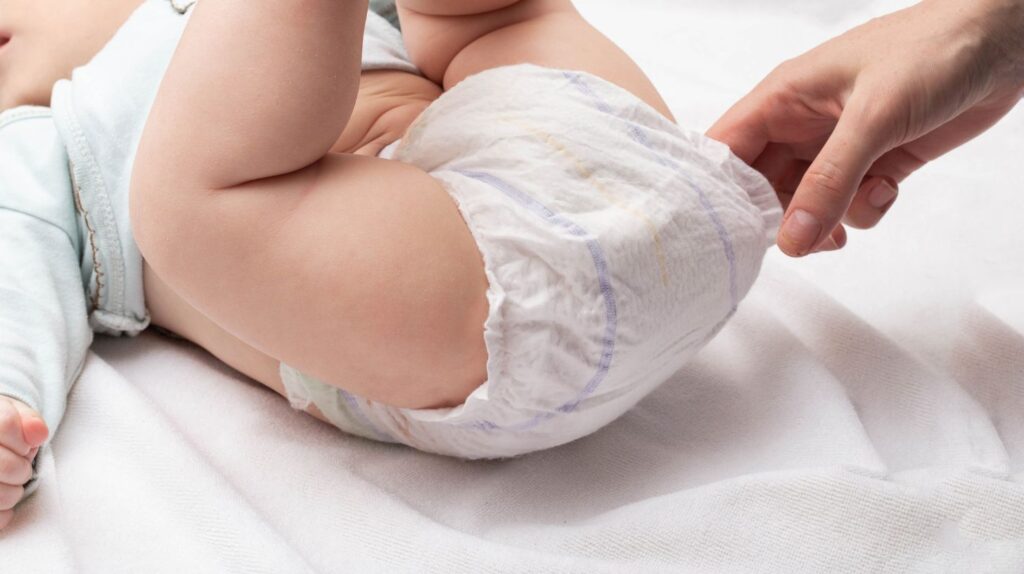Newborn Home Care: Baby Care Basics for First-Time Parents - A Complete Guide to Caring for Your Newborn Baby 8 diaper baby